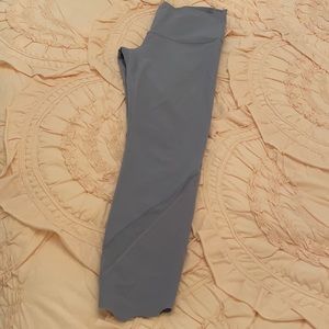 Chambray scallop leggings by Lululemon! Size 4.